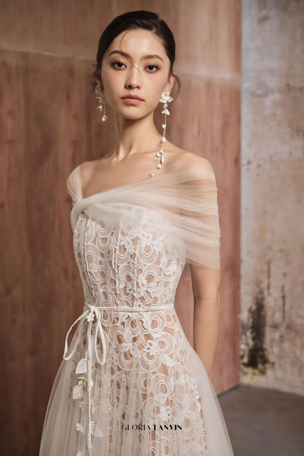Miua Gored Gathered Lace Midi Dress in white Gloria Lanvin