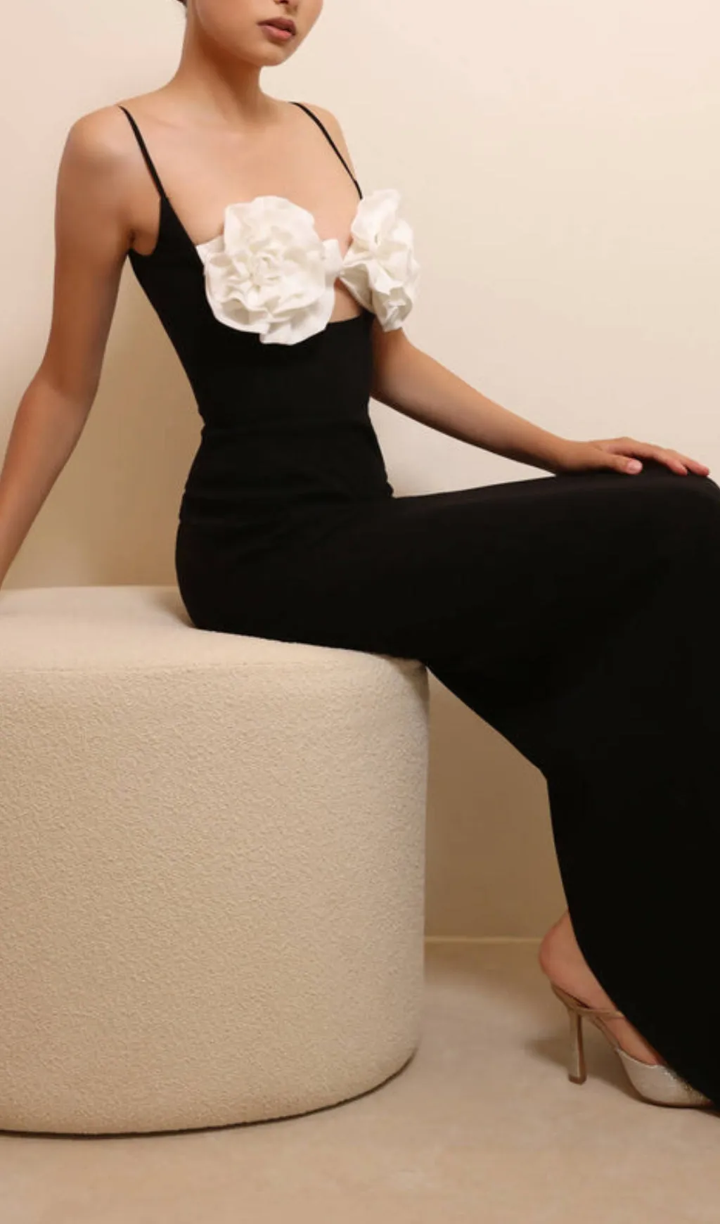 OFF-WHITE CREPE FLOWERS EVENING MAXI DRESS IN BLACK Gloria Lanvin