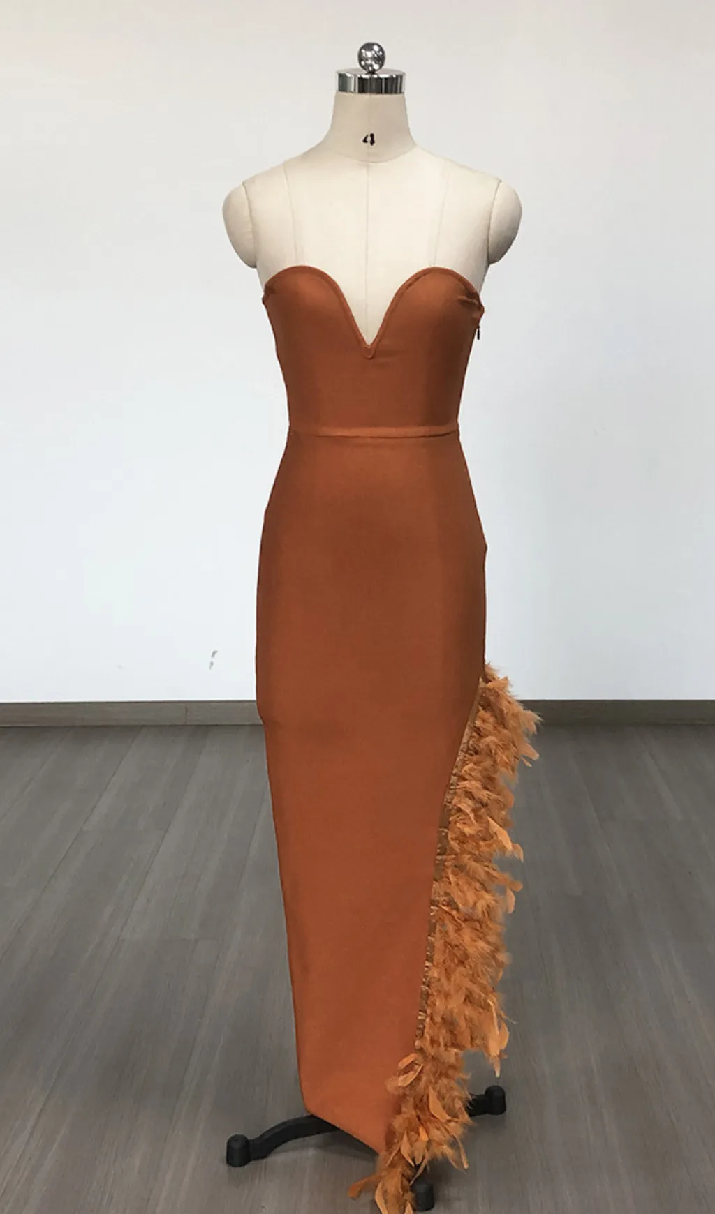 OSTRICH FEATHER BANDAGE DRESS WITH V-NECKLINE IN BROWN Gloria Lanvin