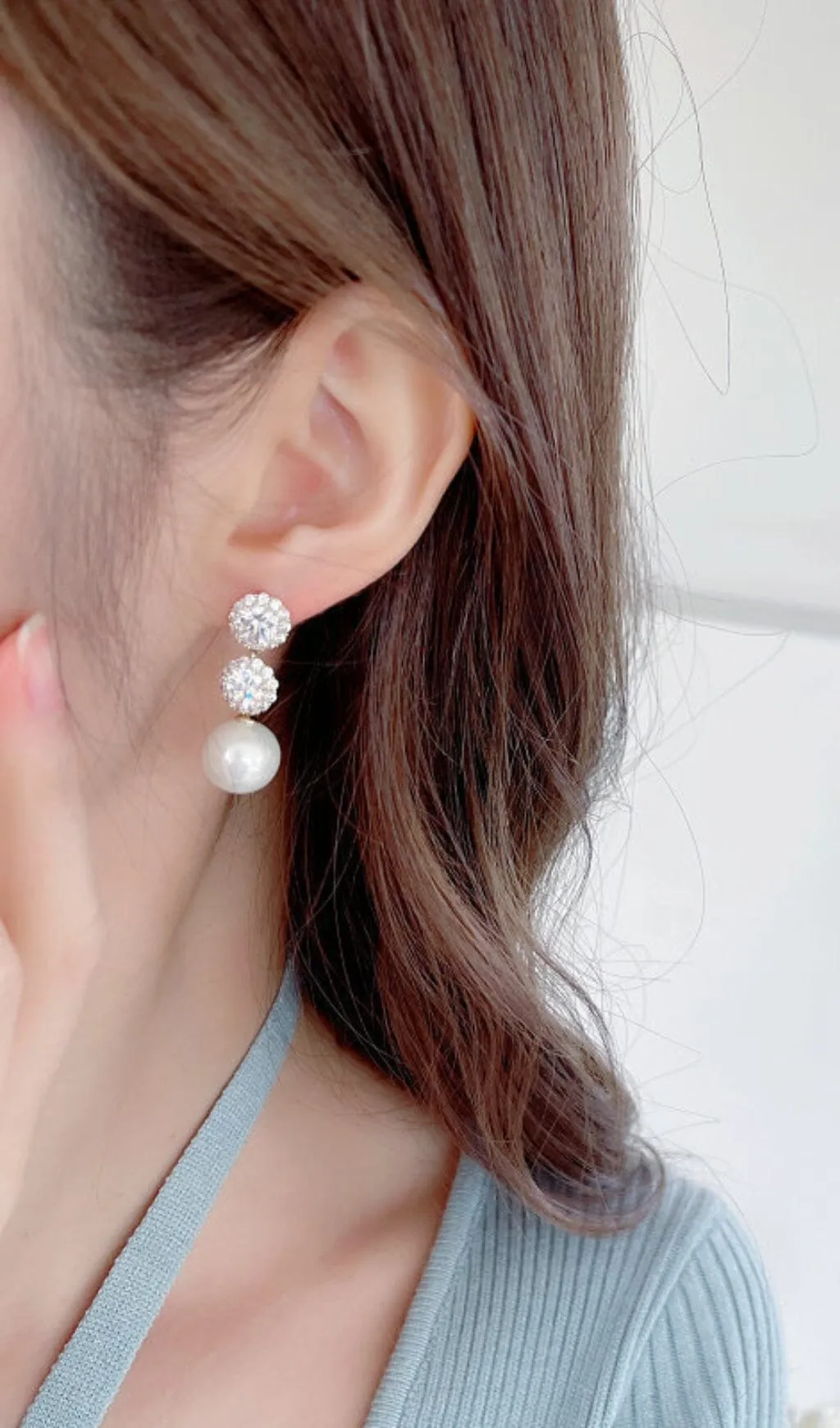 PEARL EARRINGS WITH ZIRCON FLOWERS Gloria Lanvin
