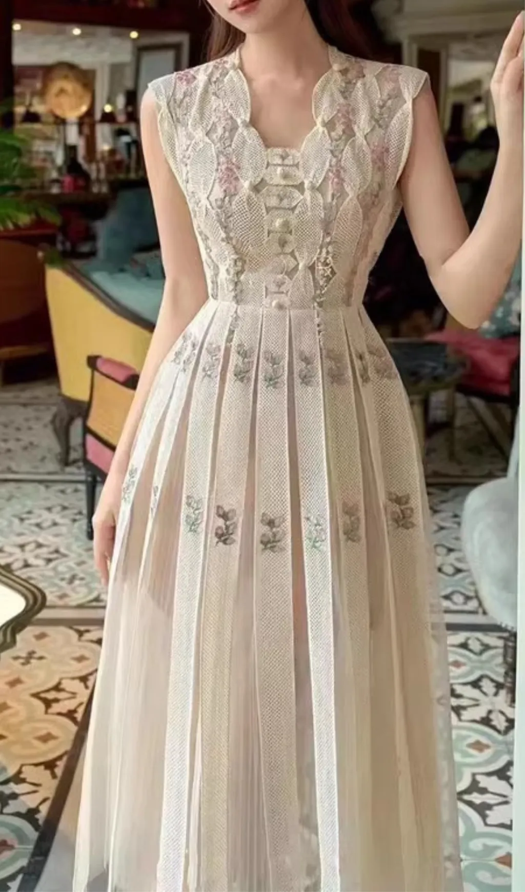 PEARL-EMBELLISHED SLEEVELESS FLORAL MIDI DRESS Gloria Lanvin