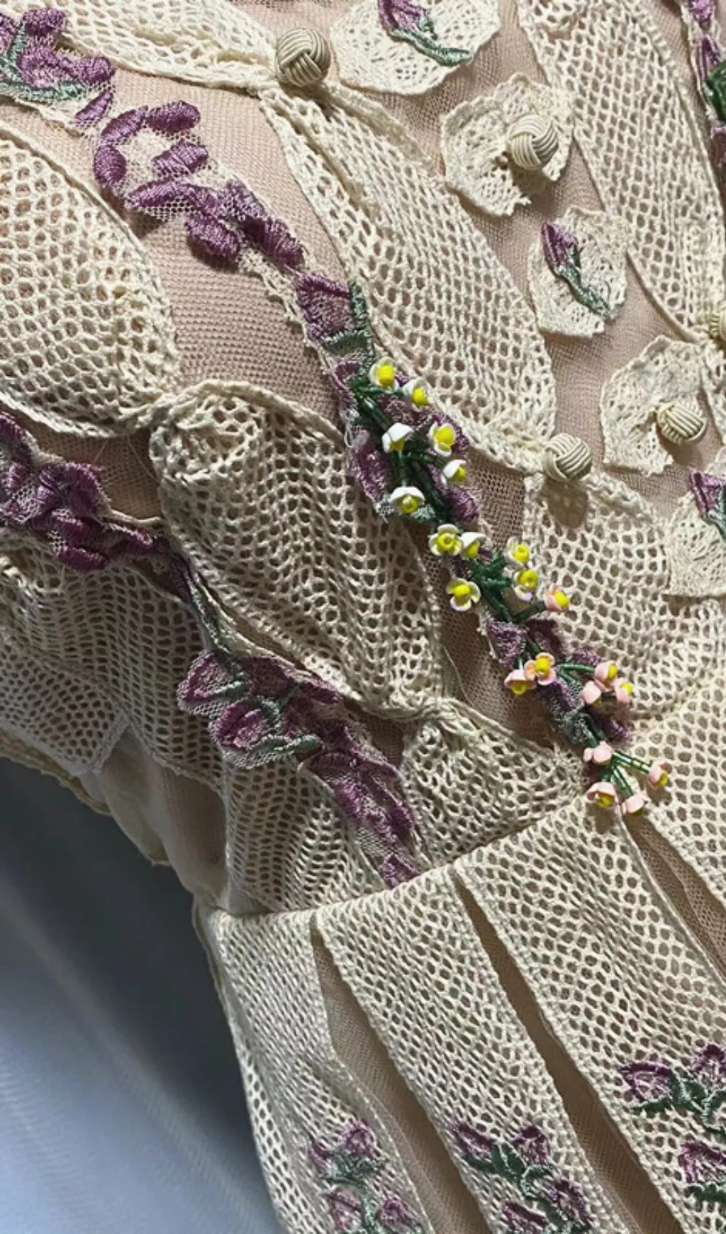 PEARL-EMBELLISHED SLEEVELESS FLORAL MIDI DRESS Gloria Lanvin