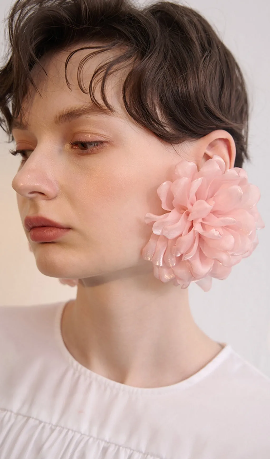 PINK PETAL FABRIC EARRINGS Gloria Lanvin