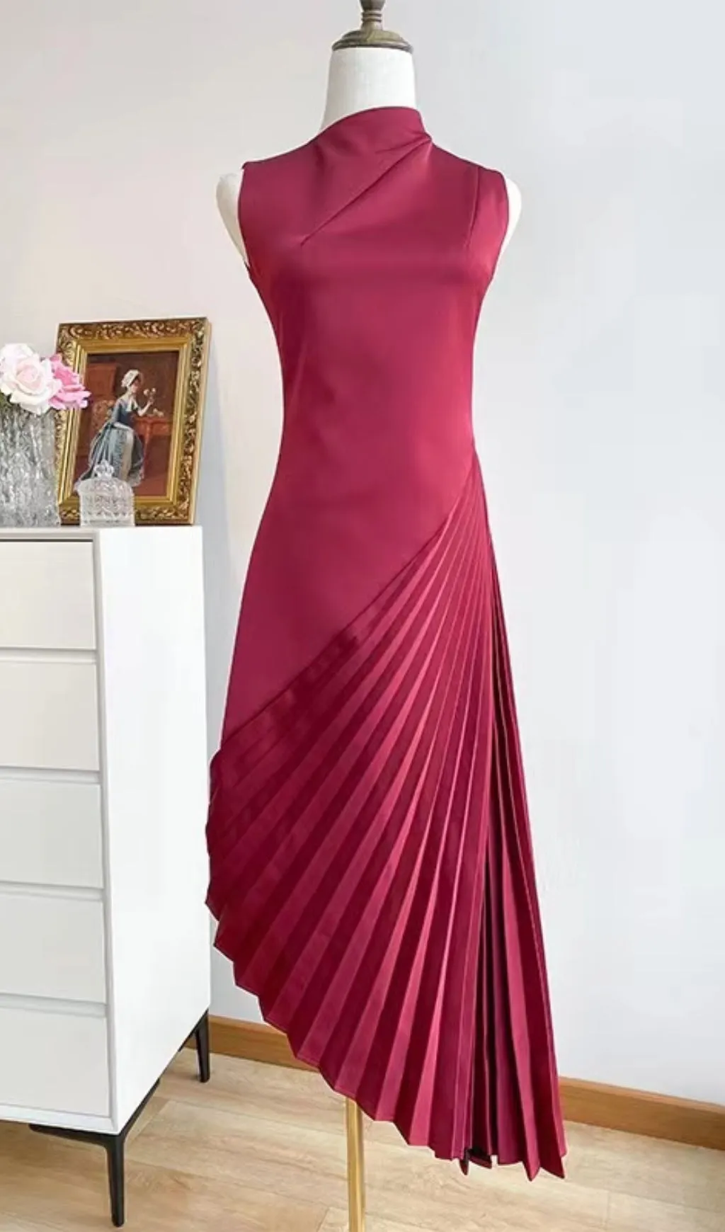 RED DIAGONAL PLEATED MIDI DRESS Gloria Lanvin