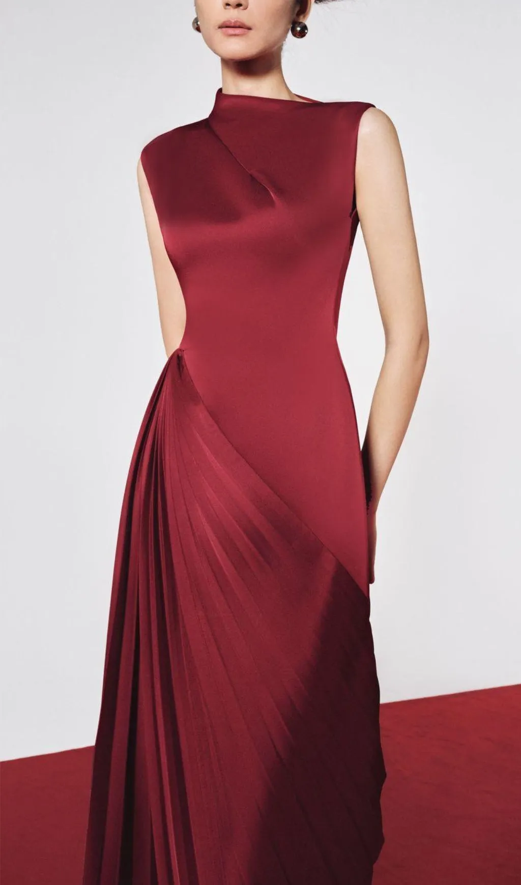 RED DIAGONAL PLEATED MIDI DRESS Gloria Lanvin