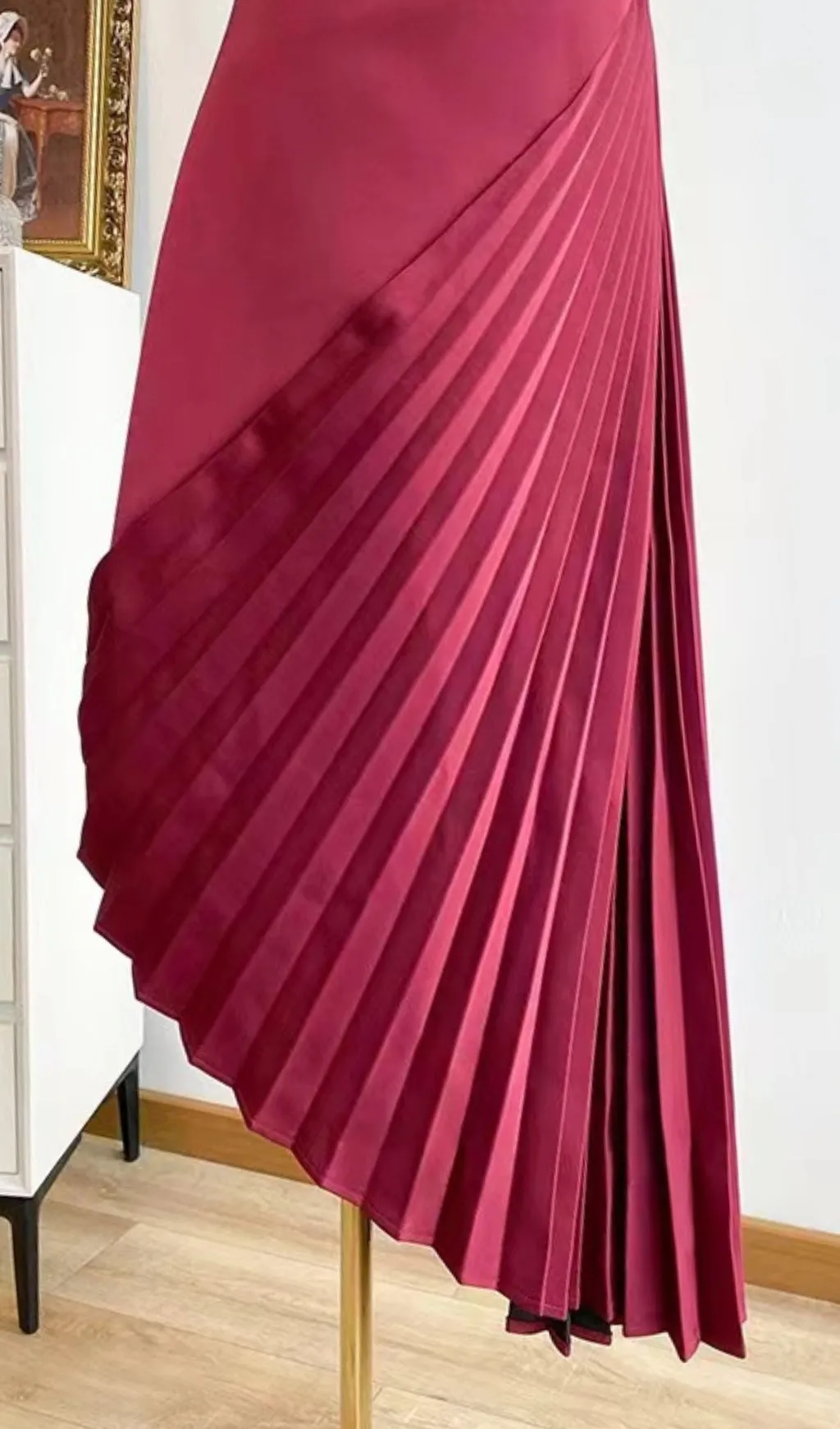 RED DIAGONAL PLEATED MIDI DRESS Gloria Lanvin