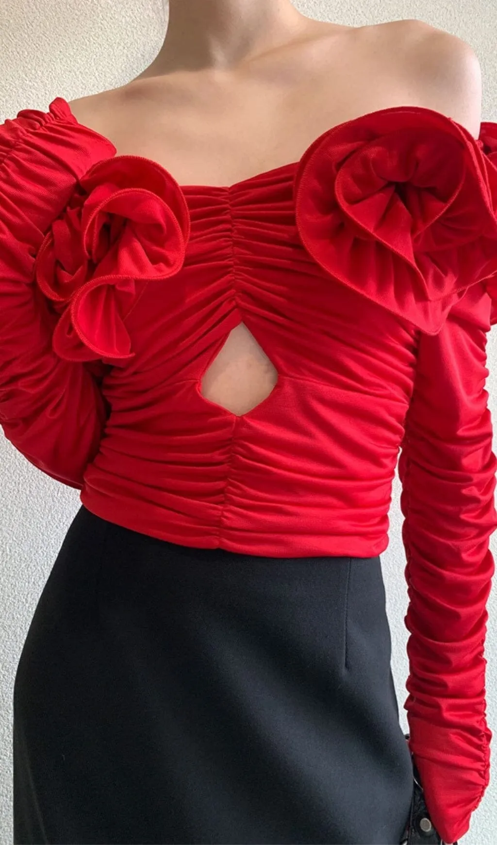 RED FLOWER ONE -LINE SHOULDER PLEATED TOP Gloria Lanvin