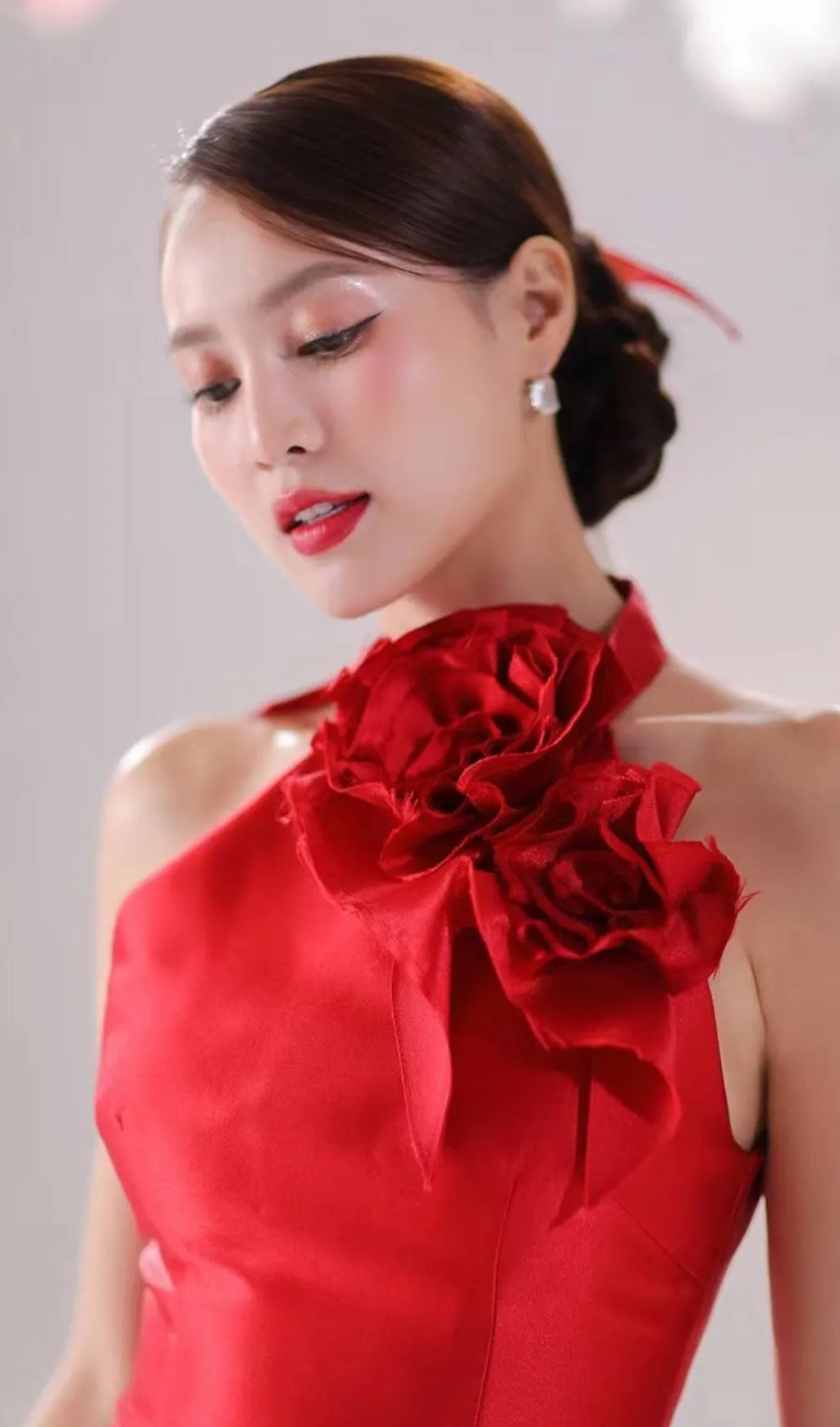 ROSE EMBELLISHED SATIN MINI DRESS IN RED Gloria Lanvin