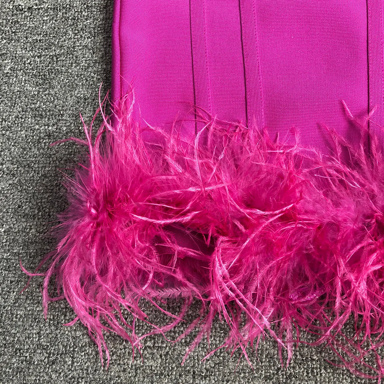 ROSE RED OSTRICH FEATHER HALTER NECK BACKLESS TIGHT DRESS Gloria Lanvin