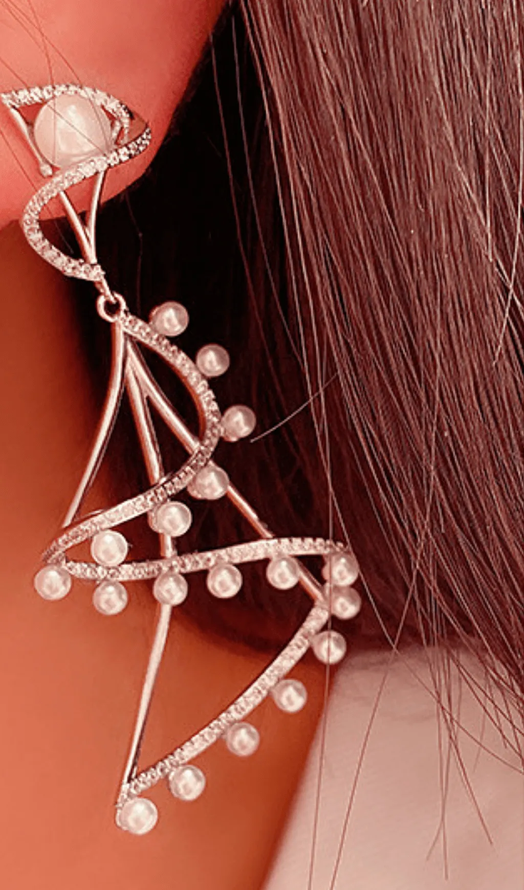 ROTATING BALLET PEARL EARRINGS Gloria Lanvin