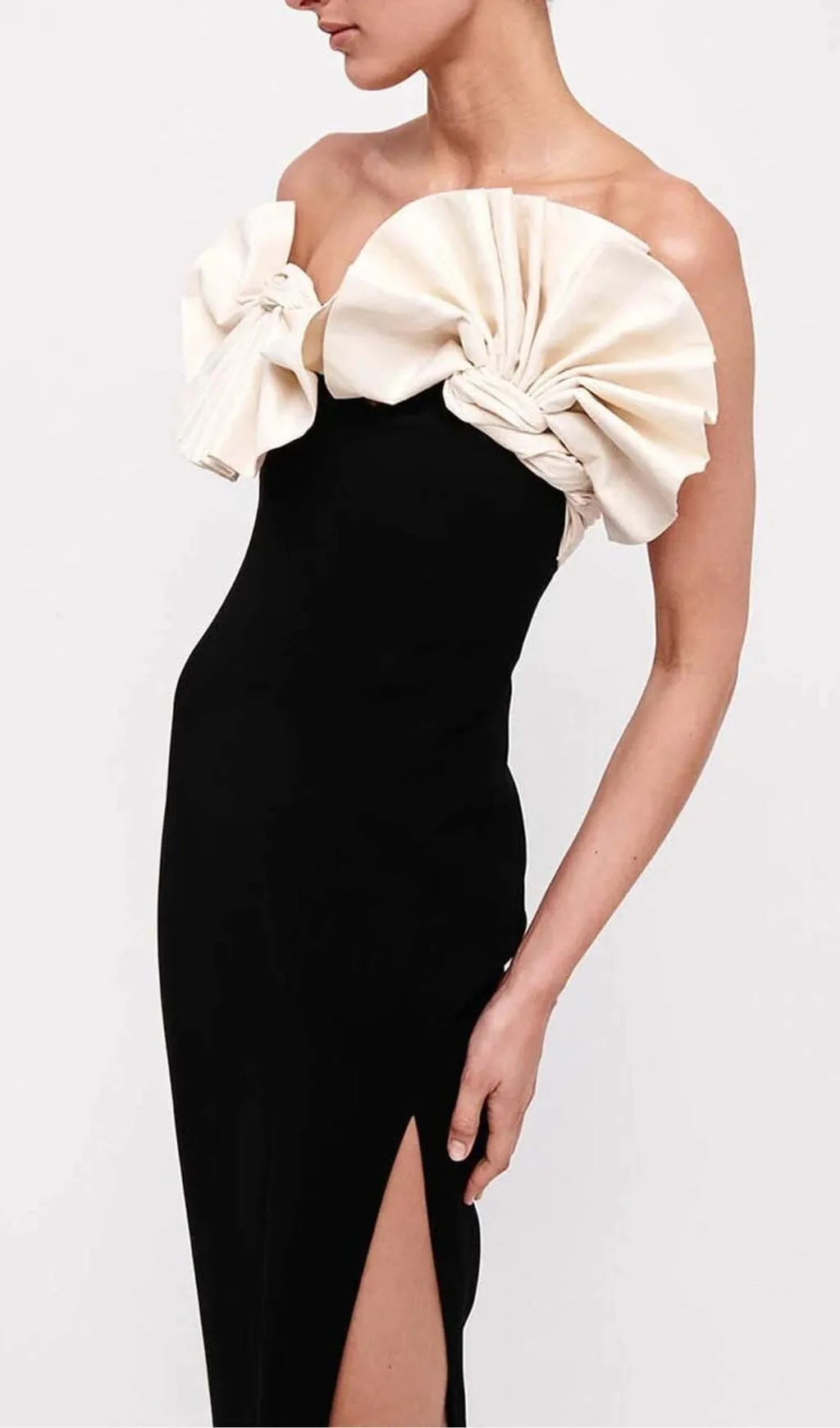 RUFFLED DETAILING SLIT MIDI DRESS IN BLACK Gloria Lanvin
