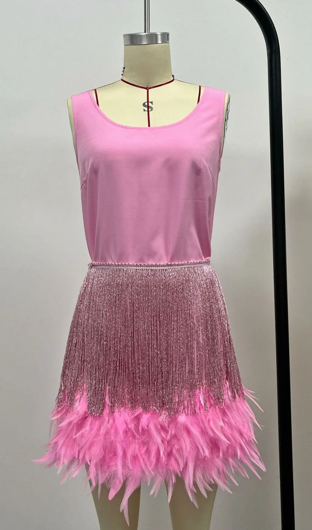 SHINY FRINGE FEATHER MINI DRESS IN PINK Gloria Lanvin