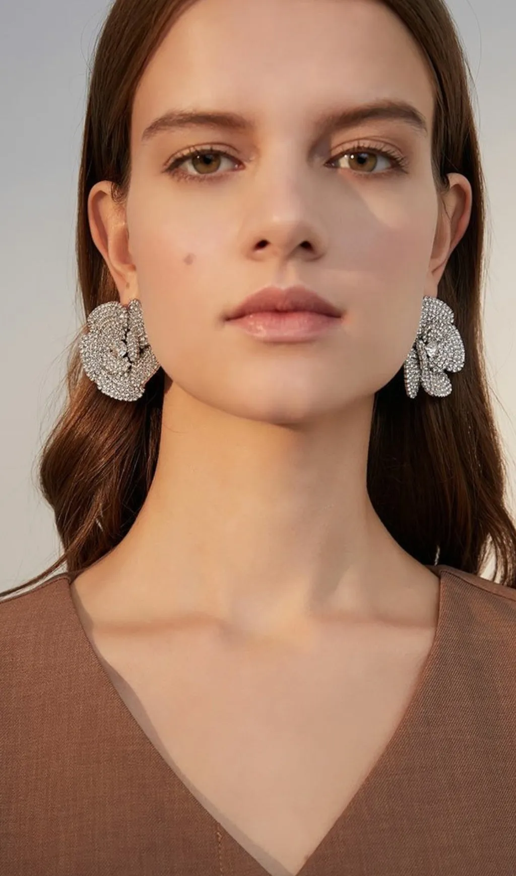 SILVER FIVE-PETAL RHINESTONE EARRINGS Gloria Lanvin