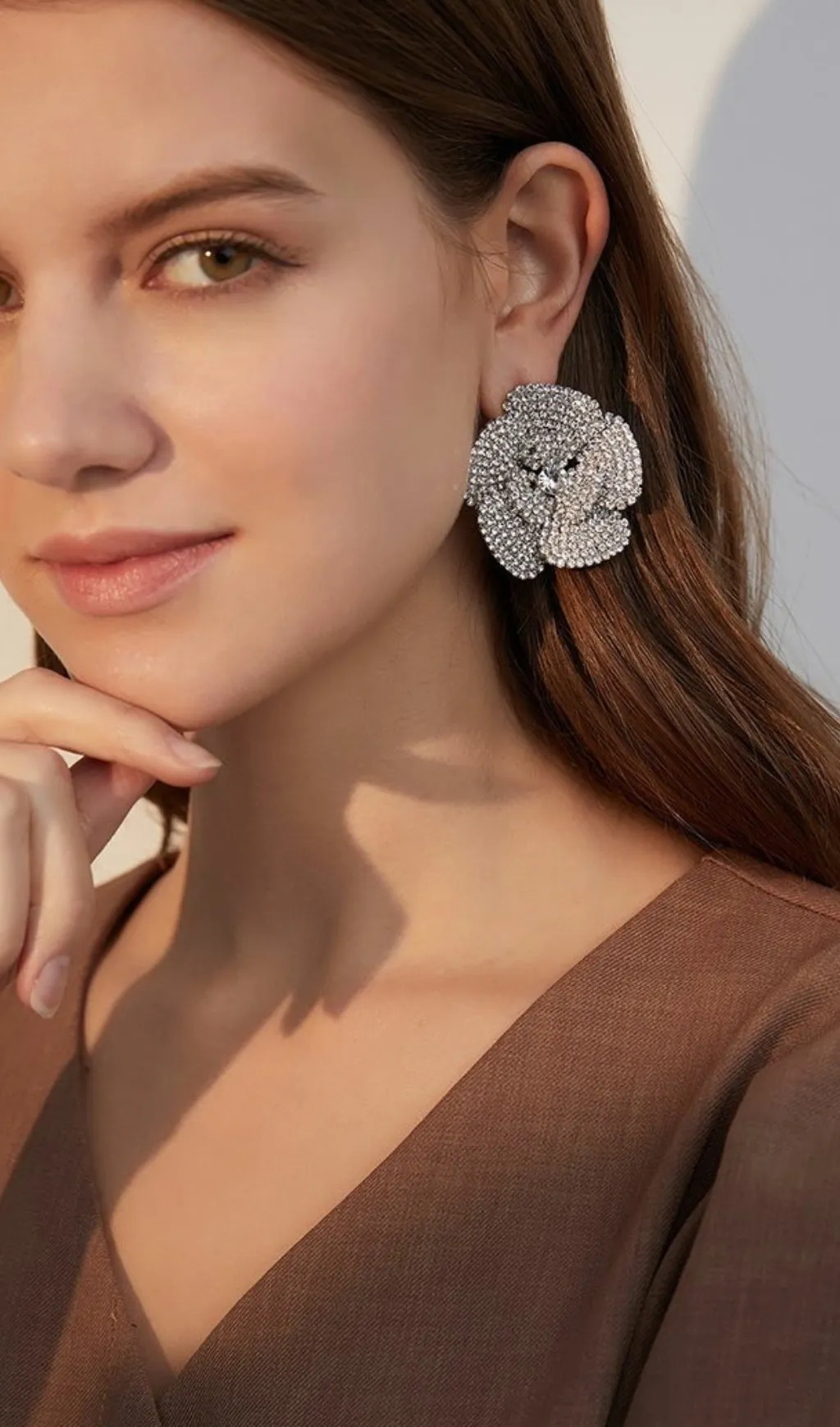 SILVER FIVE-PETAL RHINESTONE EARRINGS Gloria Lanvin