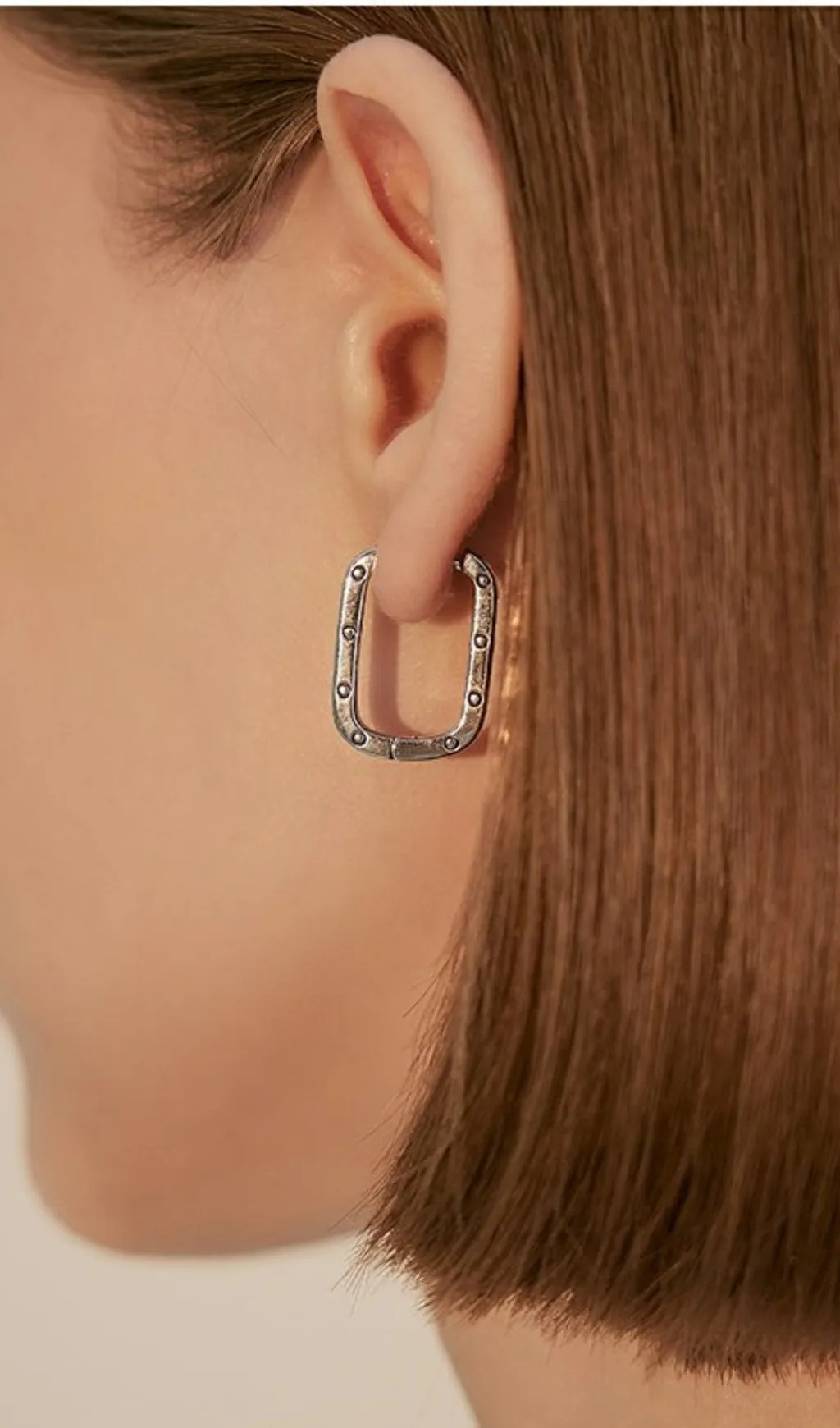 SILVER GEOMETRIC RHINESTONE EARRINGS Gloria Lanvin