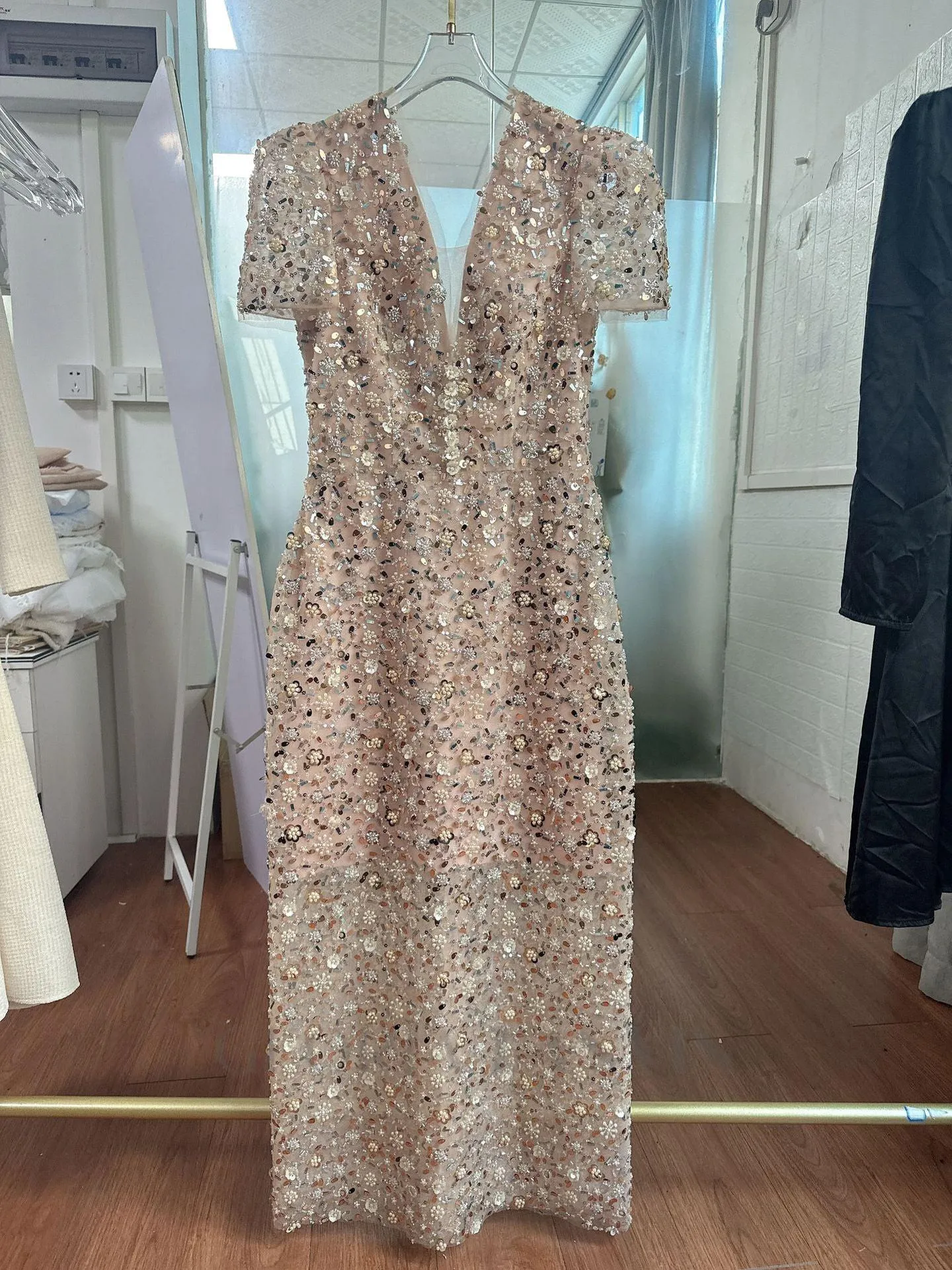 sleeveless flower Embroidery midi dress in beige Gloria Lanvin