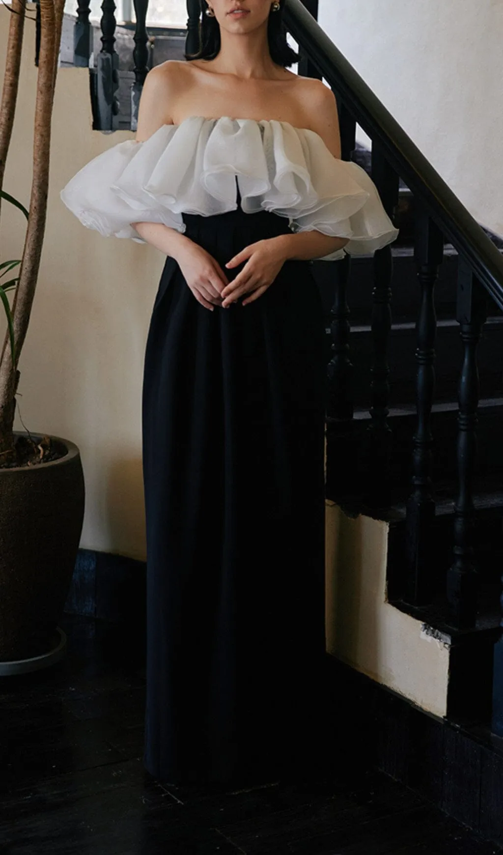 STITCHED OFF-THE-SHOULDER SLIM DRESS IN BLACK Gloria Lanvin