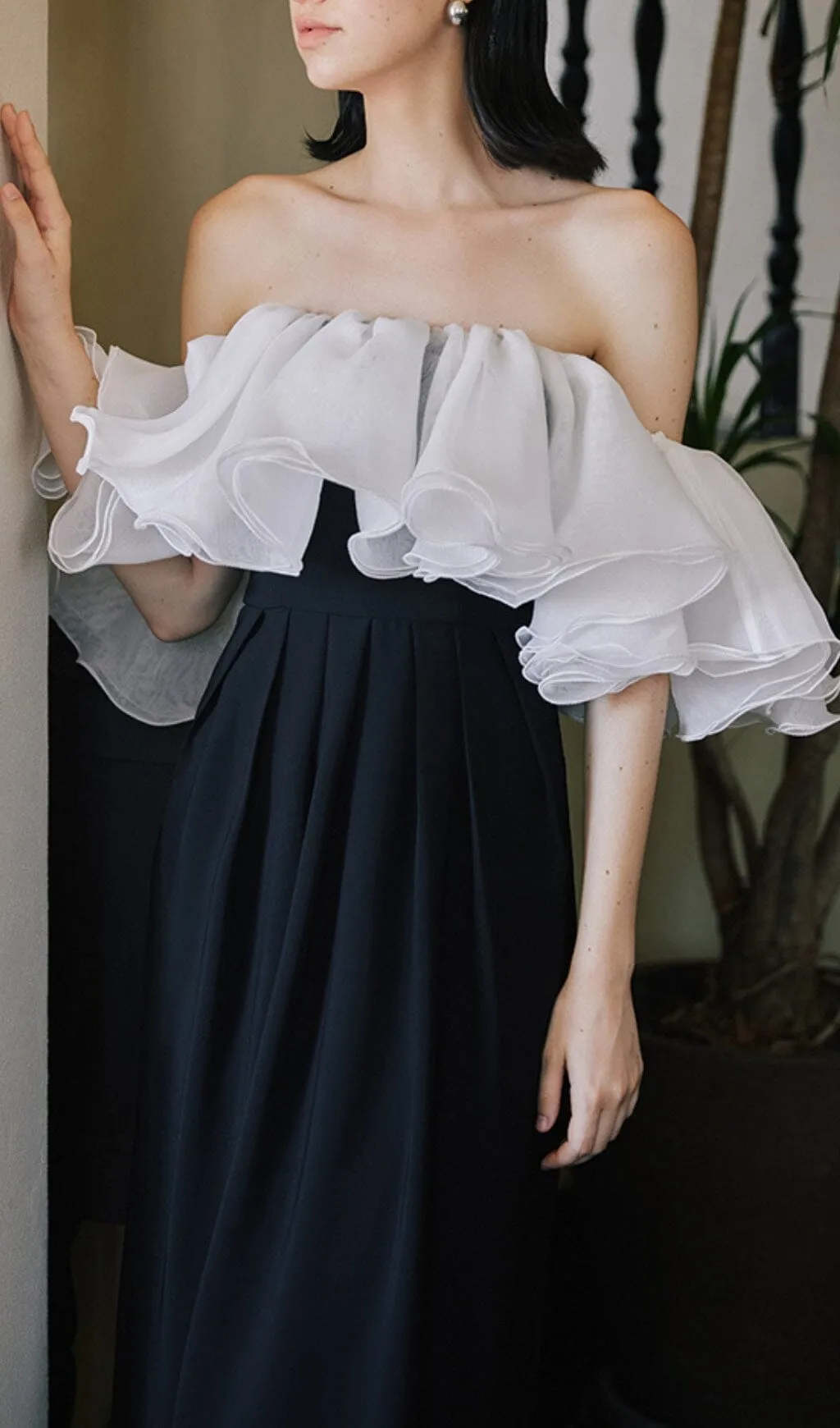 STITCHED OFF-THE-SHOULDER SLIM DRESS IN BLACK Gloria Lanvin
