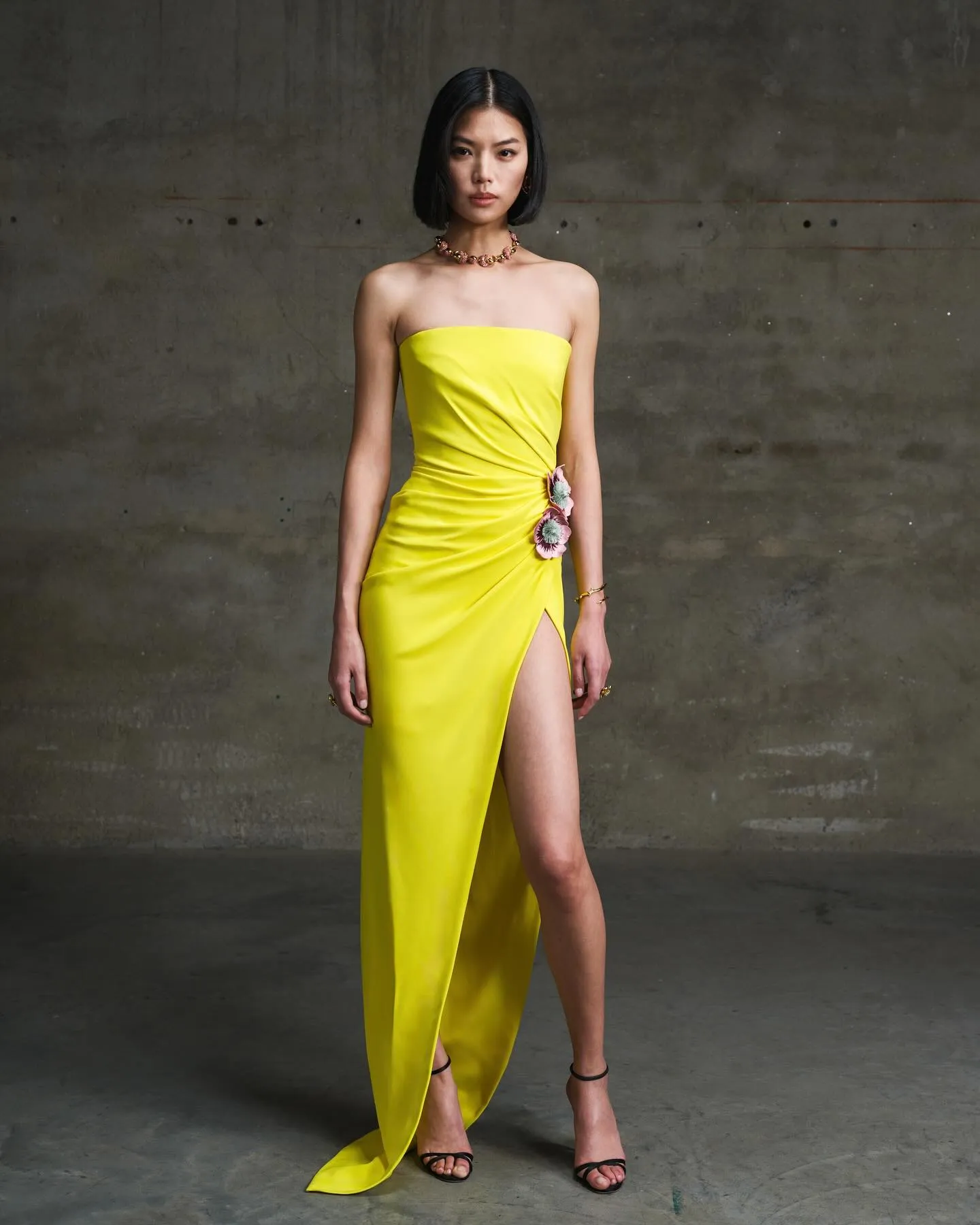 STRAPLESS FLOWER RUCHED MIDI DRESS IN YELLOW Gloria Lanvin