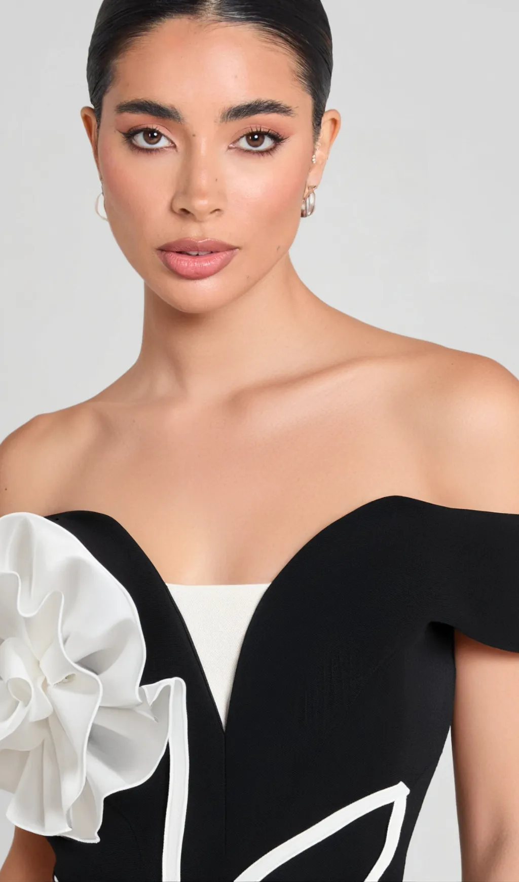 TINA 3D FLOWER EMBELLISHED STRAPLESS HALTER MINI DRESS Gloria Lanvin