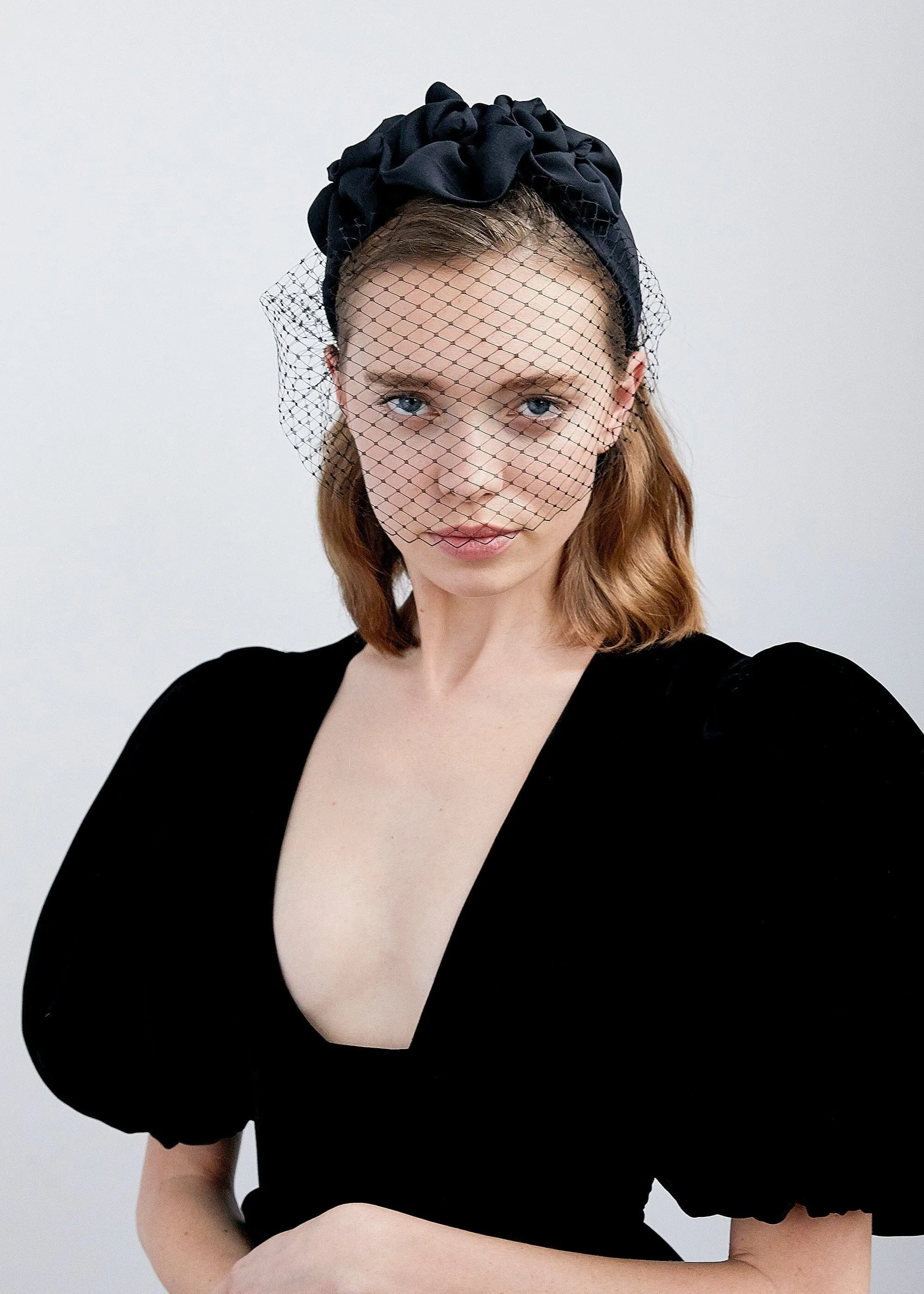 TRIPLE ROSETTE WITH VEIL IN BLACK Gloria Lanvin