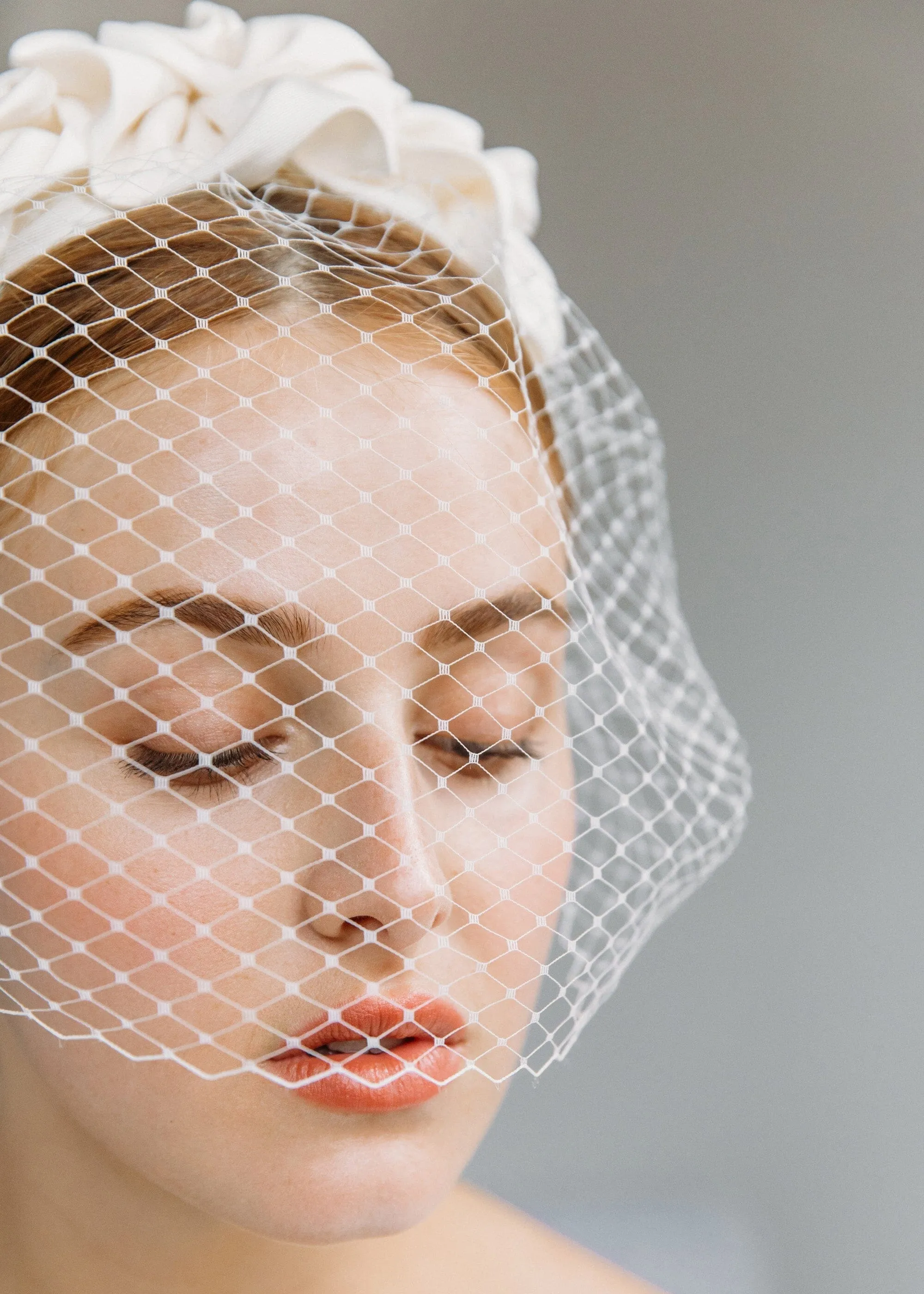 TRIPLE ROSETTE WITH VEIL IN CREAM Gloria Lanvin