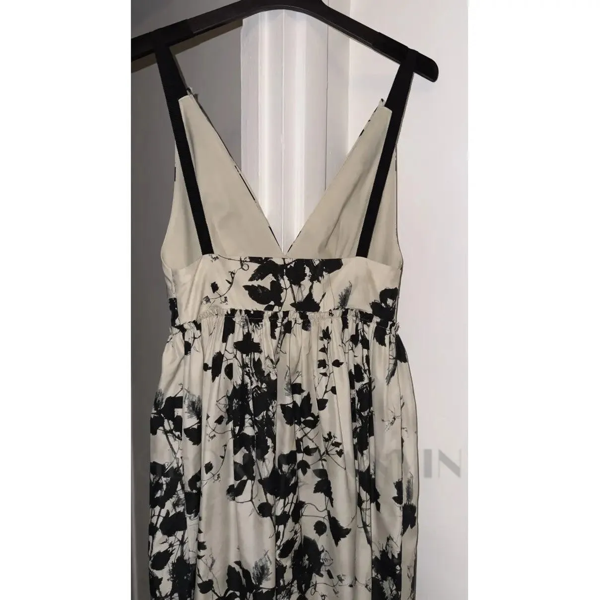 V NECK FLORAL PRINTED MINI DRESS IN WHITE Gloria Lanvin