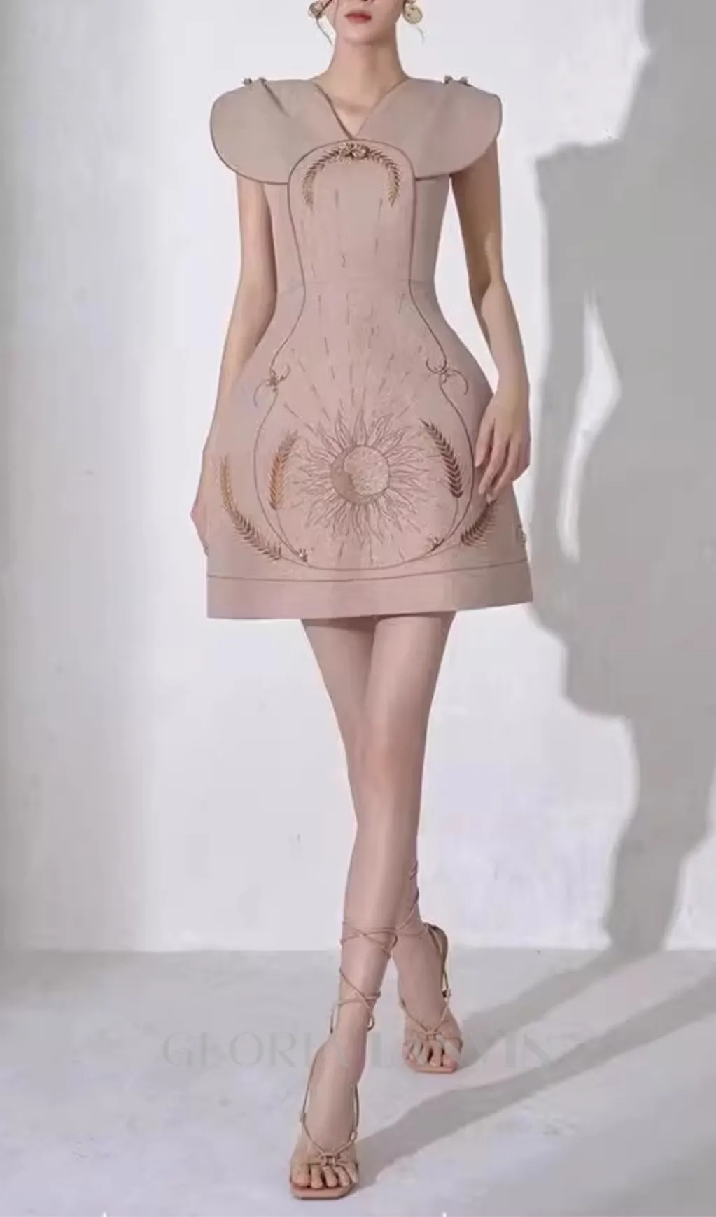 V-NECK HOLLOW OUT WHITE FLORAL EMBROIDERY DRESS Gloria Lanvin