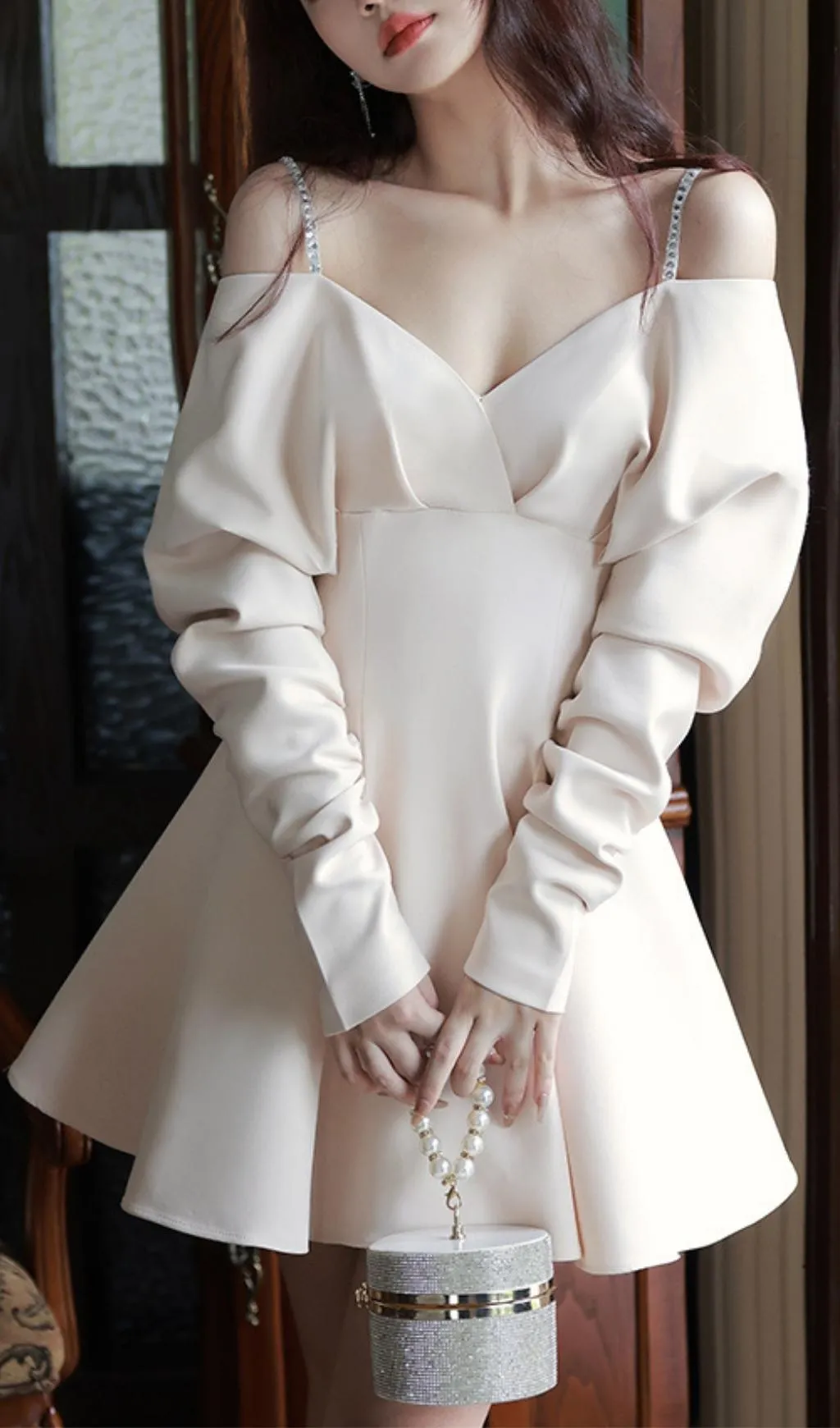 V-NECK LONG-SLEEVED A-LINE SUSPENDER DRESS Gloria Lanvin