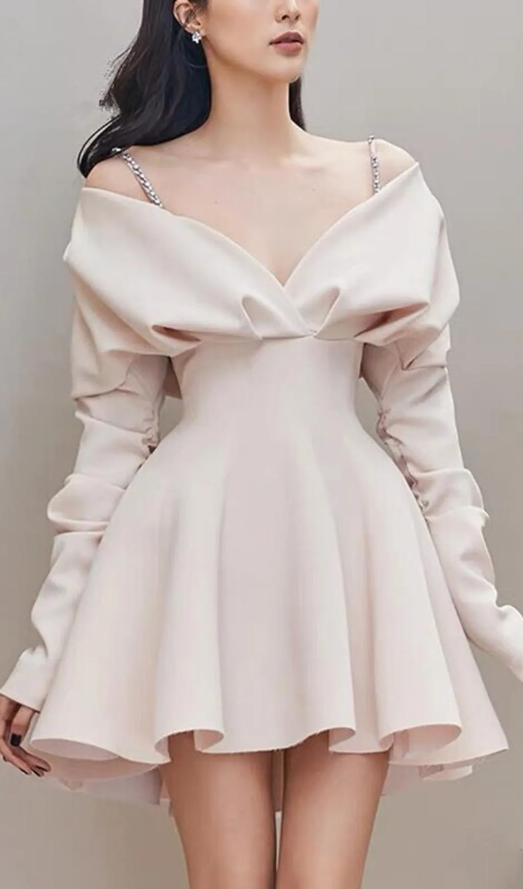 V-NECK LONG-SLEEVED A-LINE SUSPENDER DRESS Gloria Lanvin