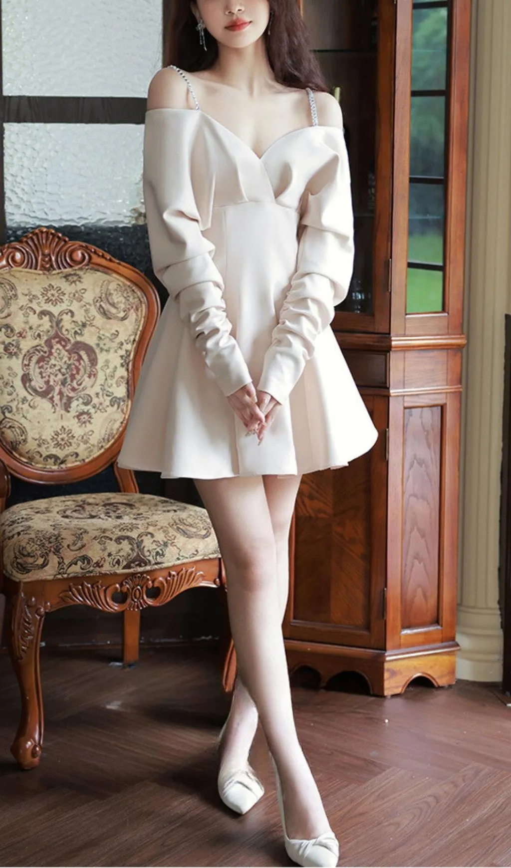 V-NECK LONG-SLEEVED A-LINE SUSPENDER DRESS Gloria Lanvin