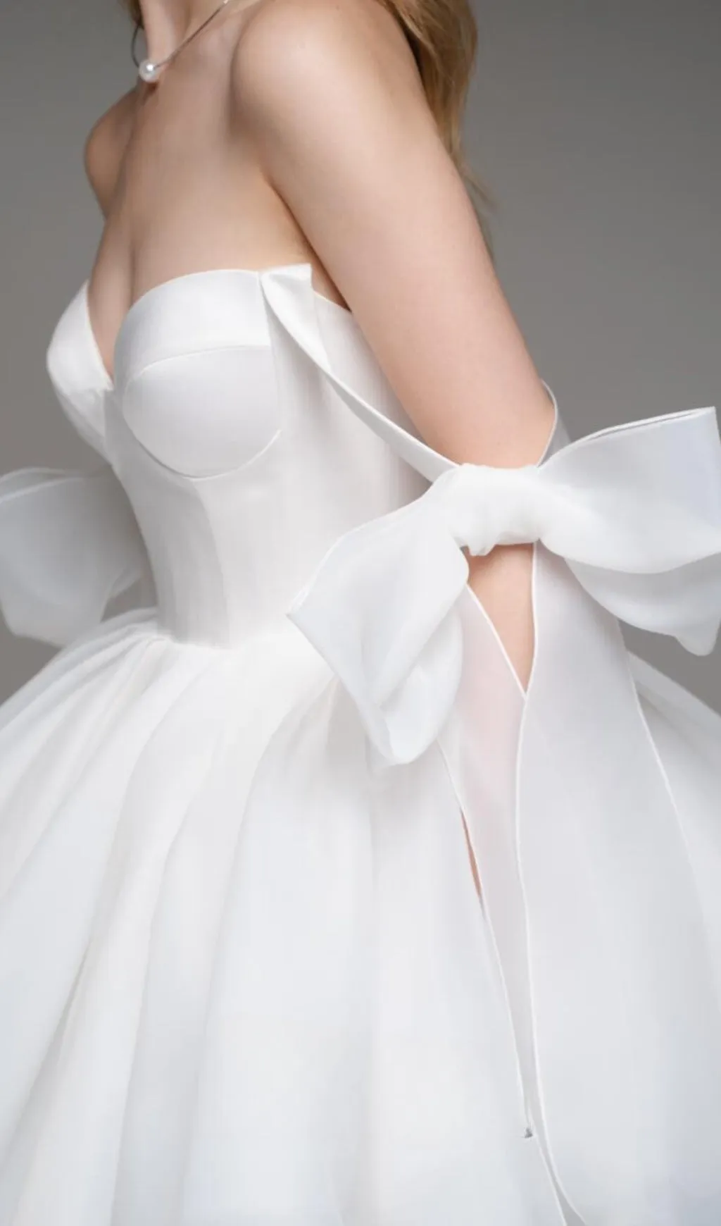 WHITE BOW SHOULDER MINI DRESS Gloria Lanvin