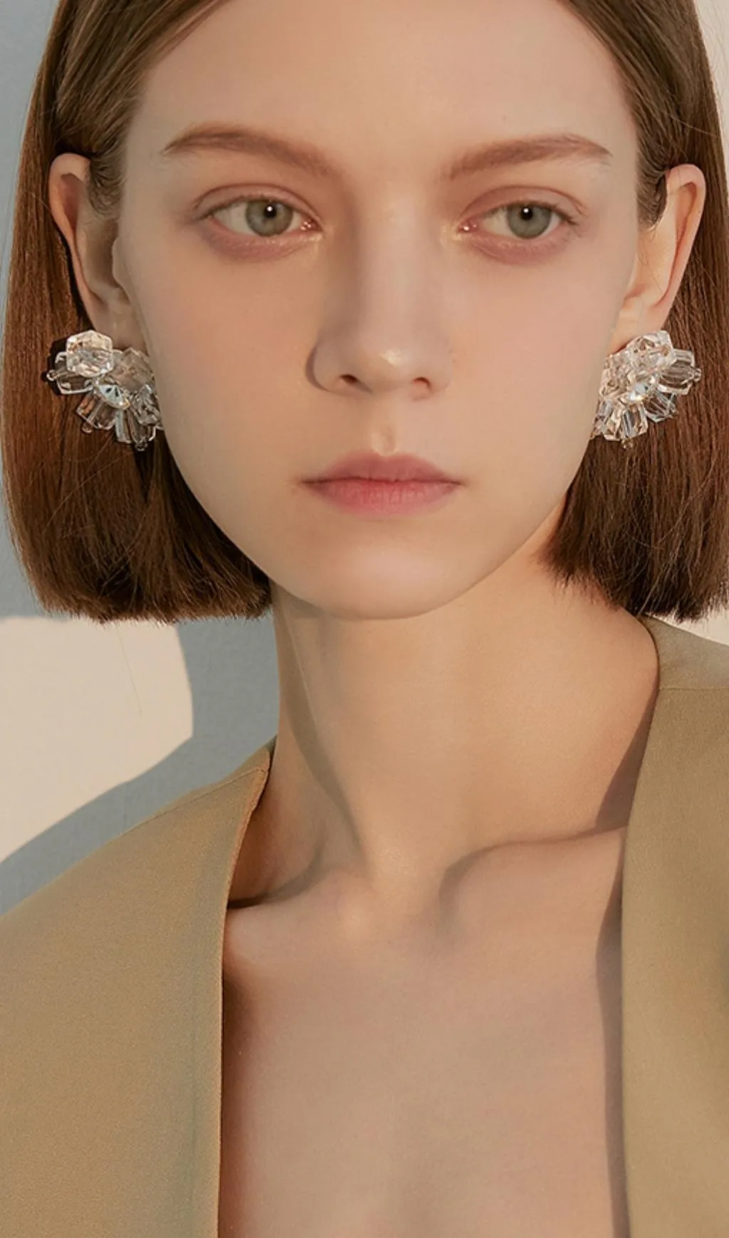 White Crystal 3D flower earrings Gloria Lanvin