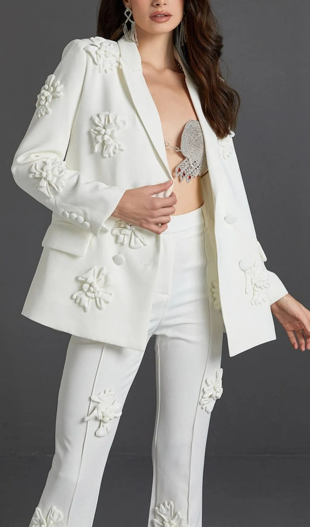 WHITE DOUBLE-BREASTED DIMENSIONAL FLOWER SUIT Gloria Lanvin