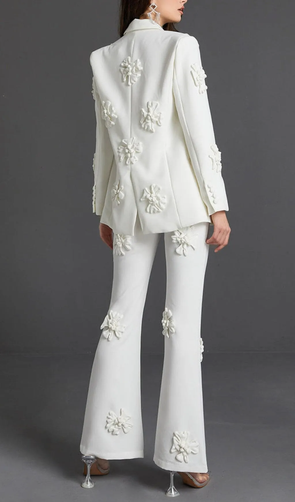 WHITE DOUBLE-BREASTED DIMENSIONAL FLOWER SUIT Gloria Lanvin