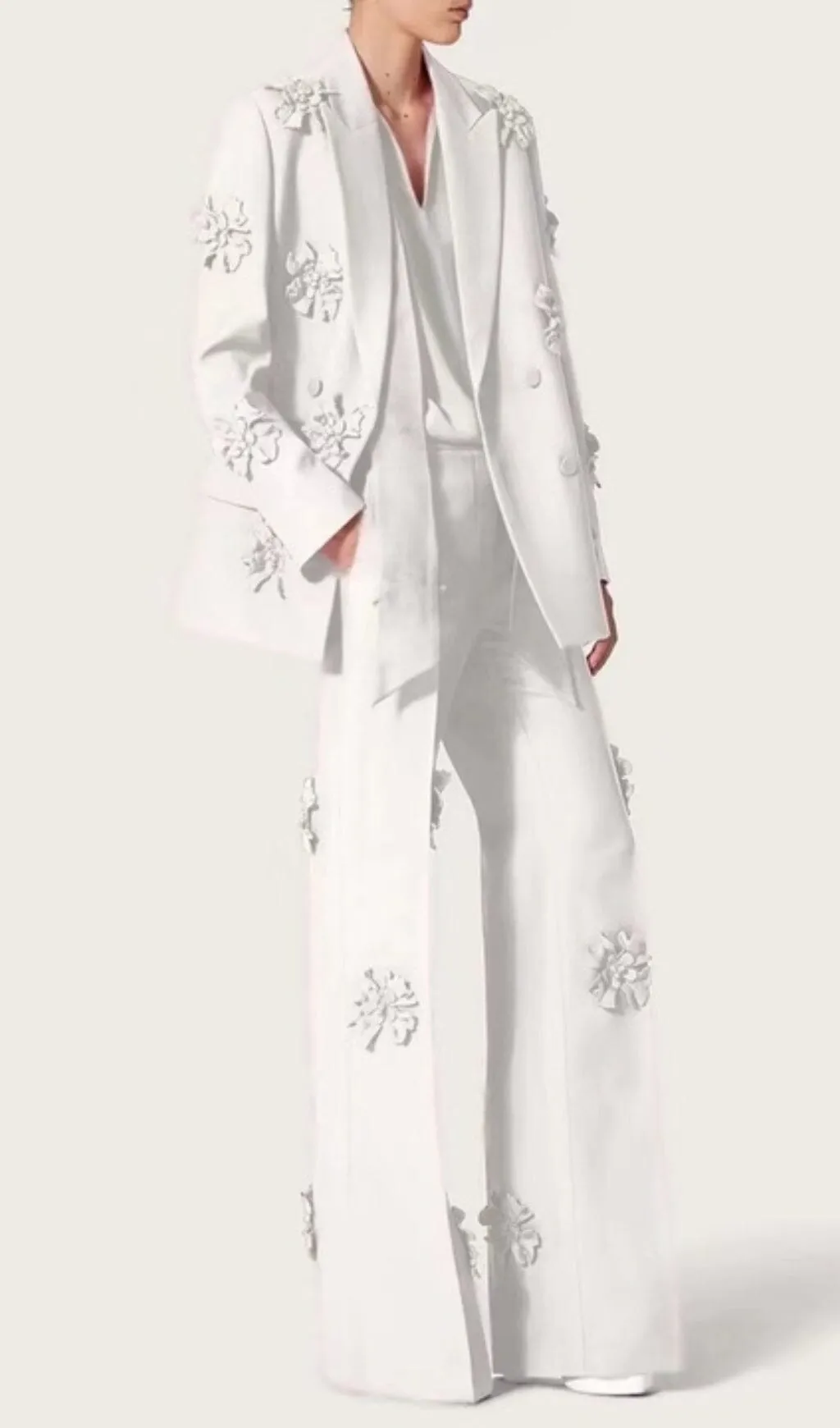 WHITE DOUBLE-BREASTED DIMENSIONAL FLOWER SUIT Gloria Lanvin