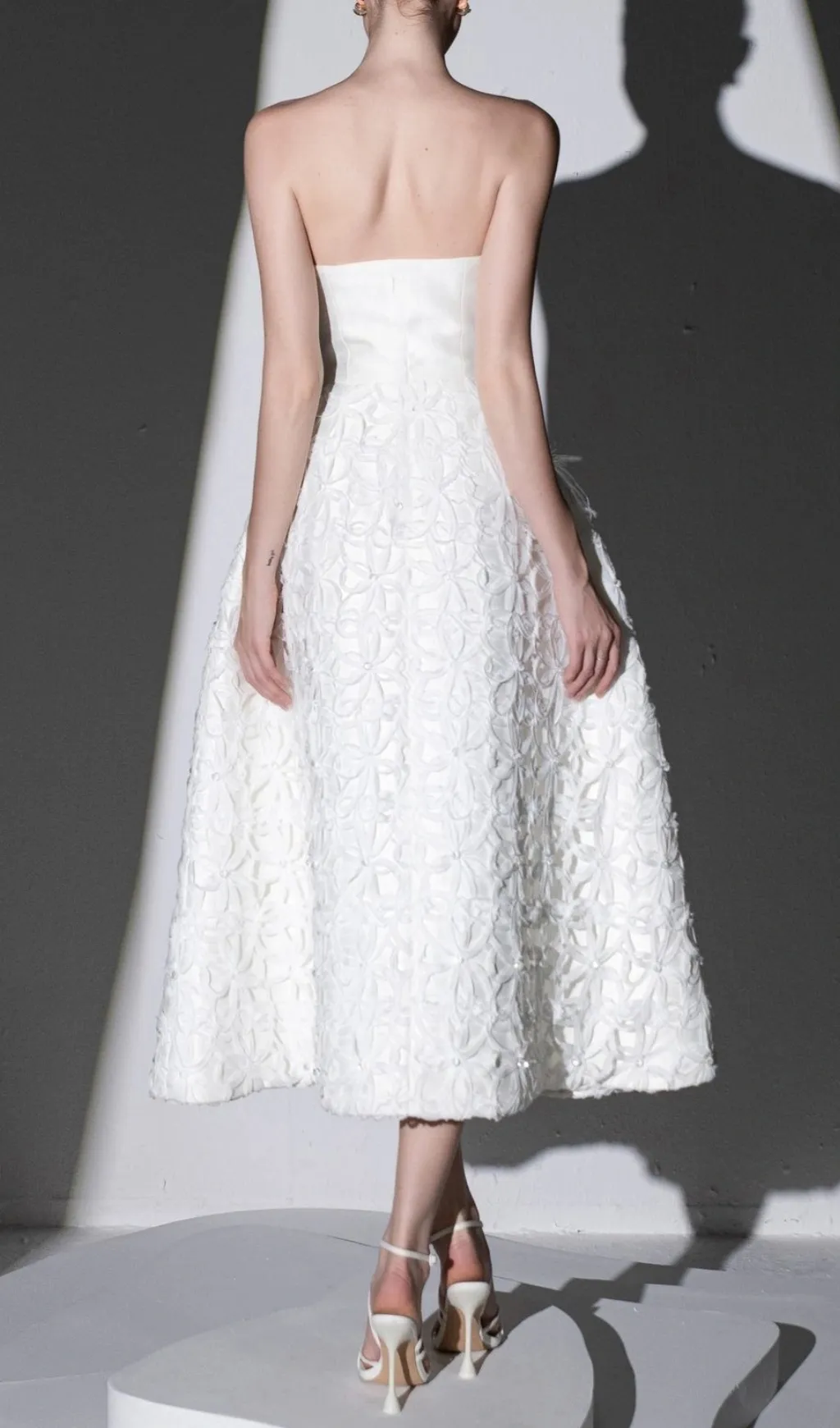 WHITE FLORAL EMBELLISHED STRAPLESS MIDI DRESS Gloria Lanvin