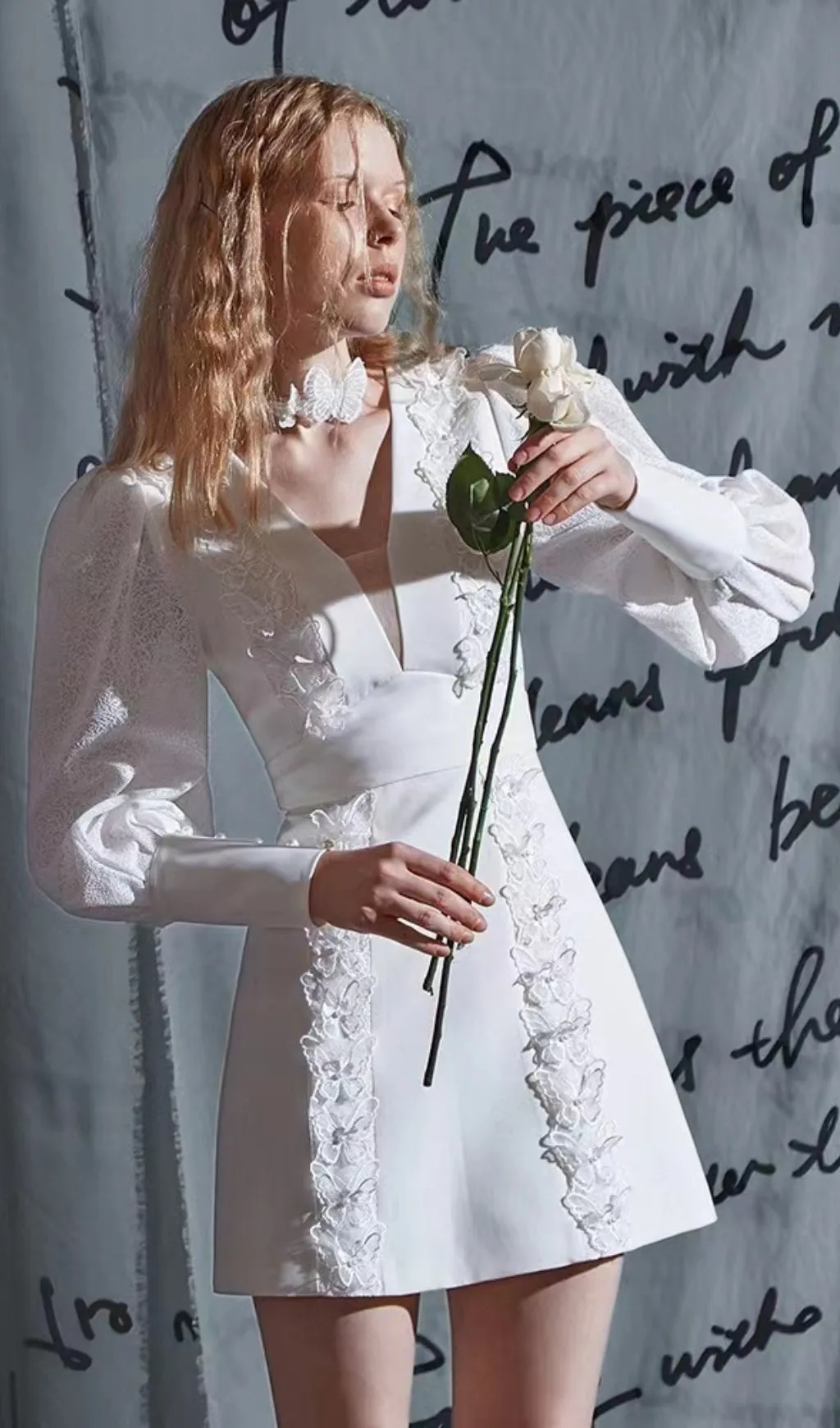 WHITE LACE V-NECK LONG-SLEEVED MINI DRESS Gloria Lanvin