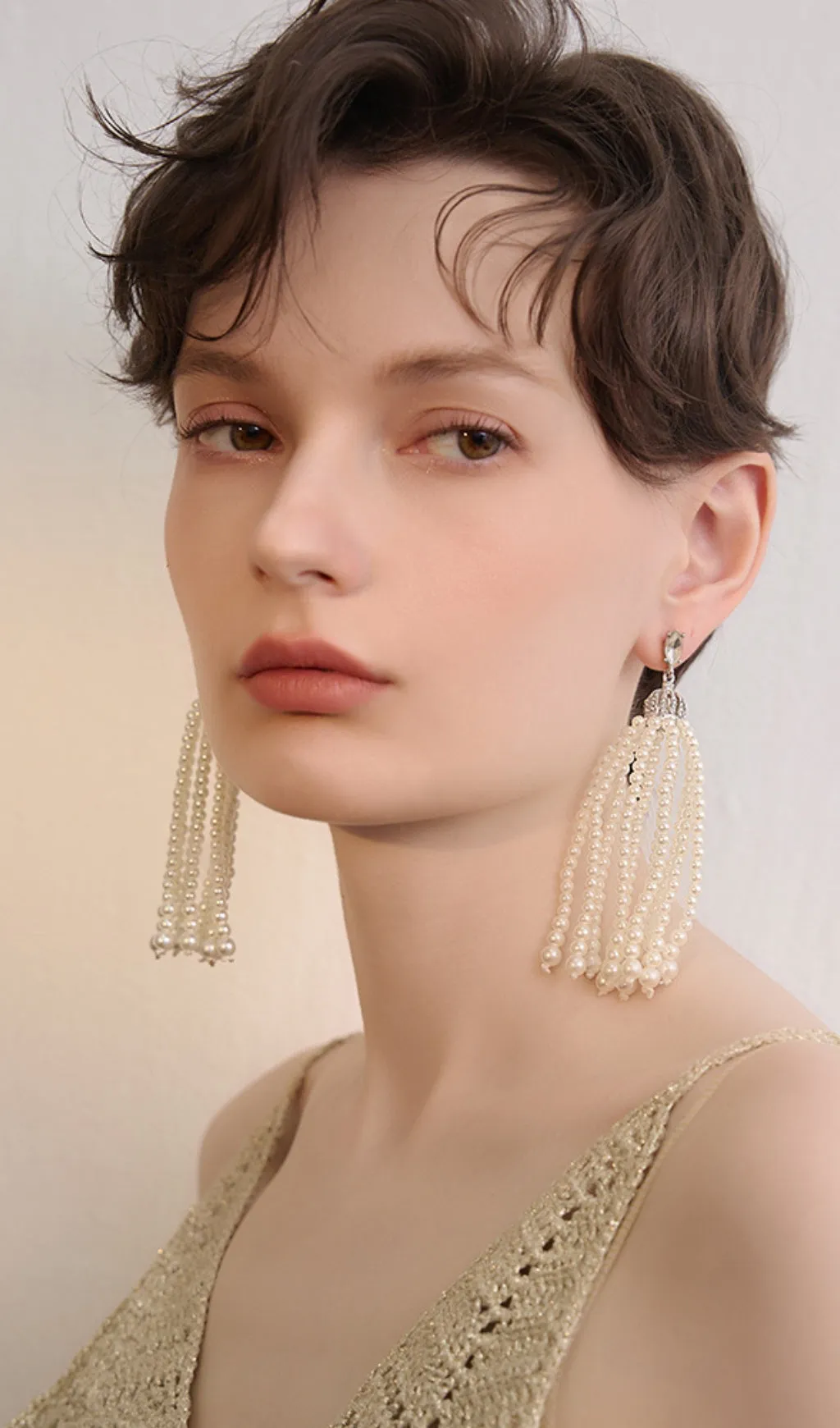 WHITE PEARL TASSEL EARRINGS Gloria Lanvin