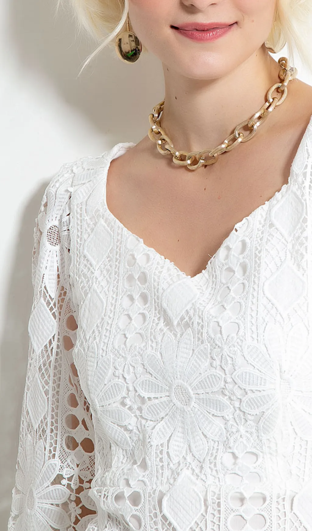 WHITE WATER-SOLUBLE LACE PATCHWORK V-NECK CUTOUT MINI DRESS Gloria Lanvin