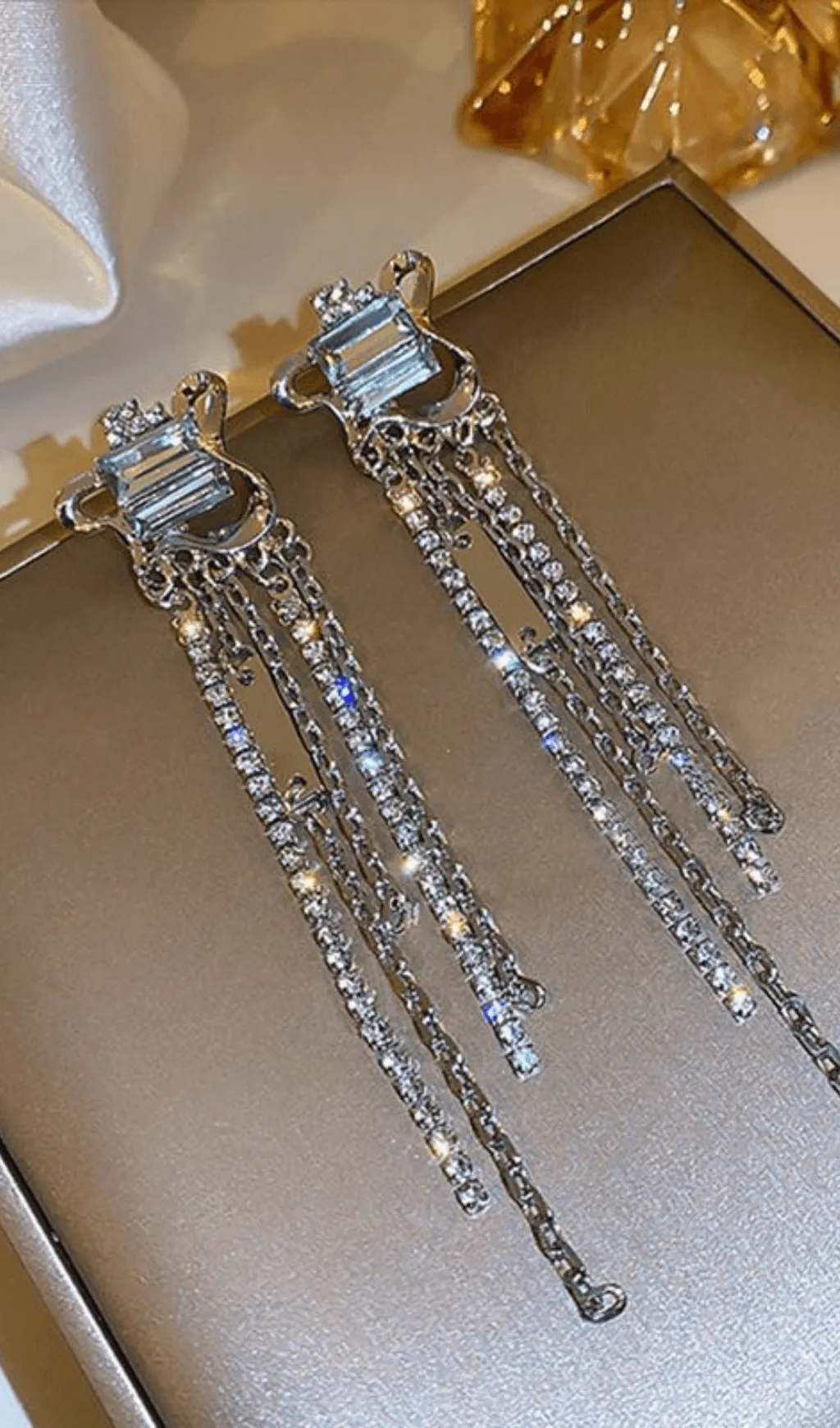 ZIRCON TASSEL EARRINGS Gloria Lanvin